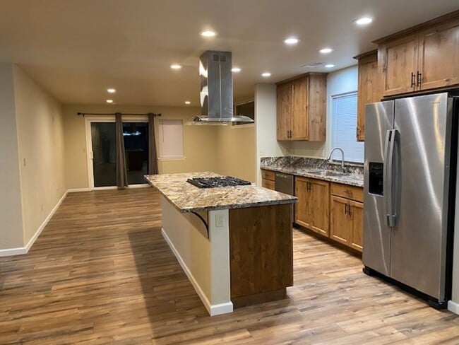 Building Photo - Simply gorgeous 3/2 with 2 car garage, dog...