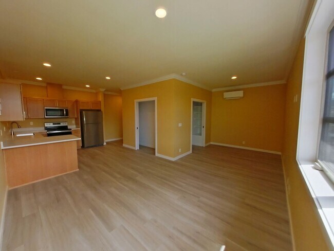 Building Photo - West 11th Studios &amp; Garages