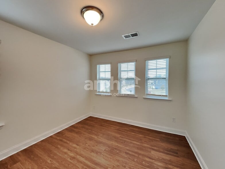 Building Photo - 136 Hamilton Park Dr