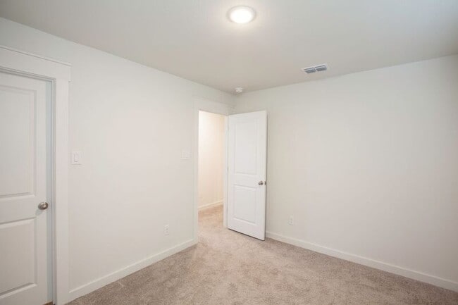 Building Photo - 514 Weller Rd