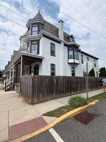 Building Photo - 339 E Philadelphia Ave