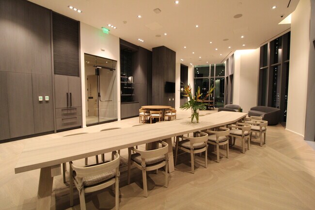 Building Photo - 1000 Auahi St