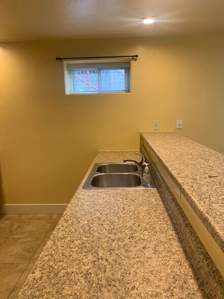 Building Photo - 316 W Broadway St