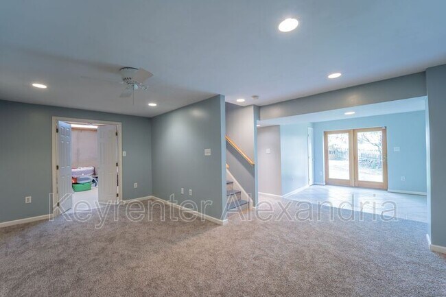 Building Photo - 13183 Oak Farm Dr