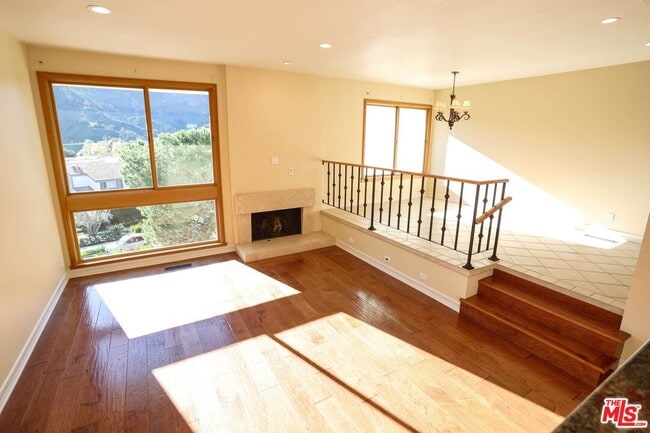 Building Photo - 17097 Palisades Cir