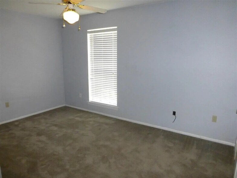 Building Photo - 4356 Stumberg Ln