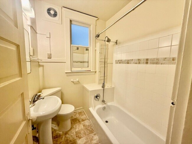 Building Photo - 69 Etruria St