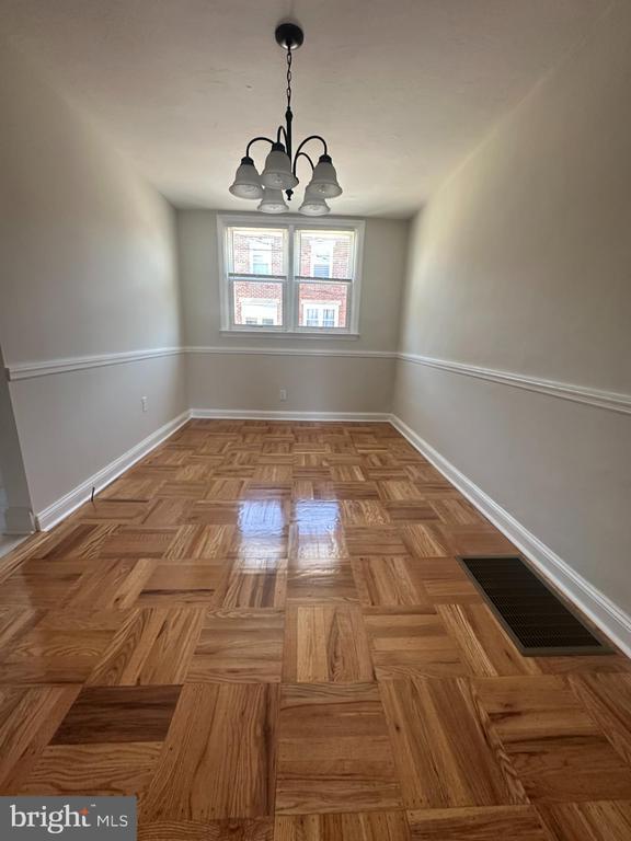 Building Photo - 2204 Lynn Blvd