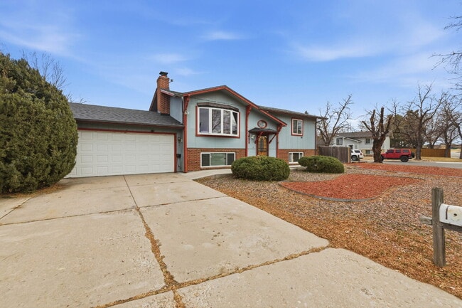 Building Photo - Split Level Home Features 4BD/2BA, Large Backyard and Deck. Newly Renovated Kitchen!  Convenient ...