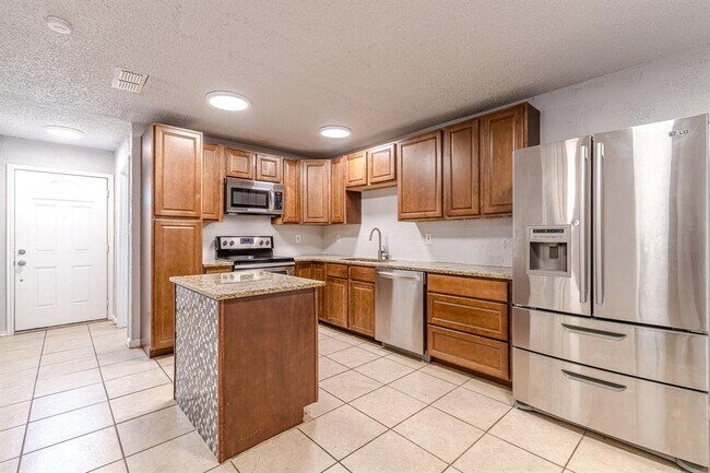 Building Photo - 8 Spalding Cir