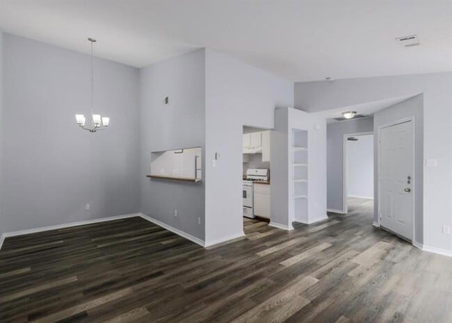 Building Photo - 2132 Andover Dr