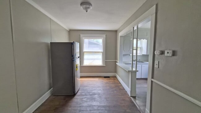 Building Photo - 2311 Oakwood Ave