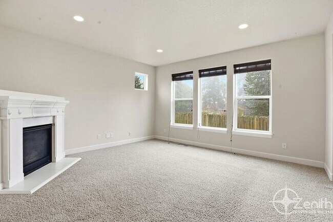 Building Photo - 15205 NE 102nd Way