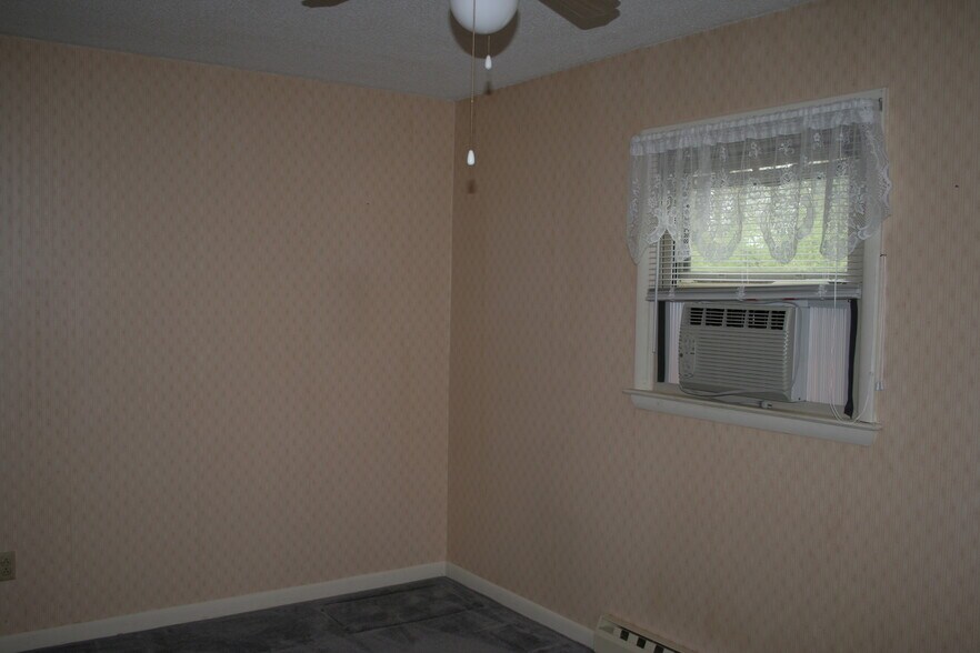 Building Photo - 3695 Weyland Dr