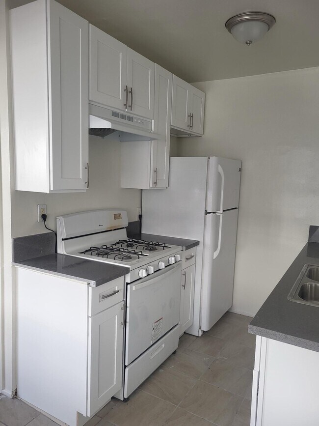 Primary Photo - 4542 W 17th St