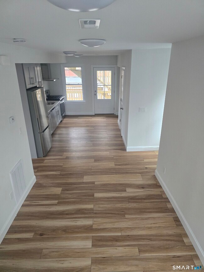 Building Photo - 530 Jane St