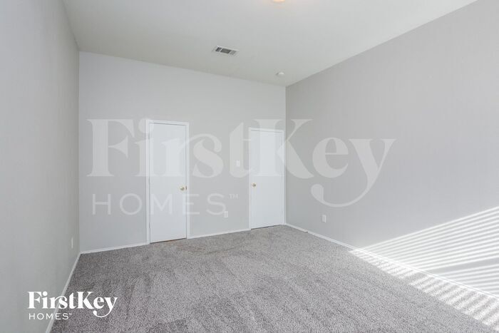 Building Photo - 14012 Caltha Dr