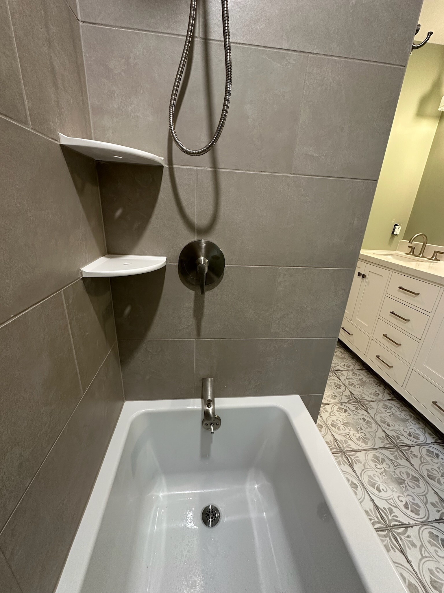 Newly renovated tub/shower - 489 Boston Neck Rd