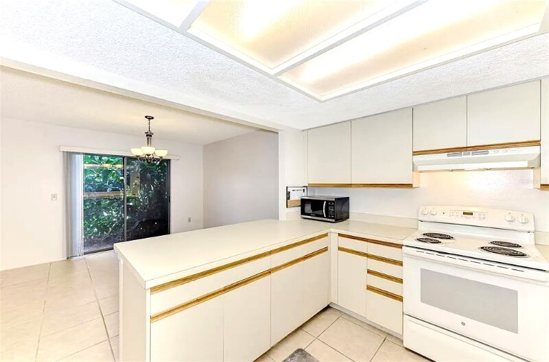 Building Photo - 979 Sunridge Dr