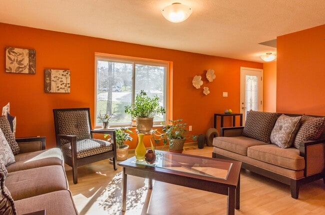 Building Photo - Beautiful 4 Bed 3.5 Bath On Cul De Sac In ...