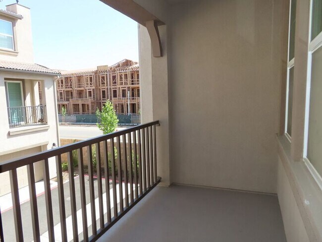 Building Photo - 40585 Melrose Dr
