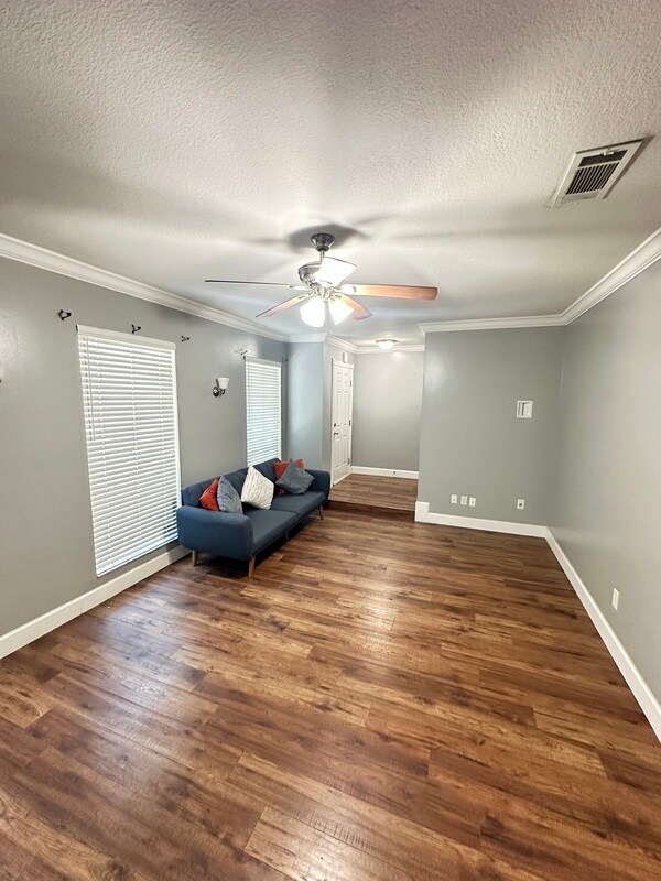 Building Photo - 8010 Dorsel Ct