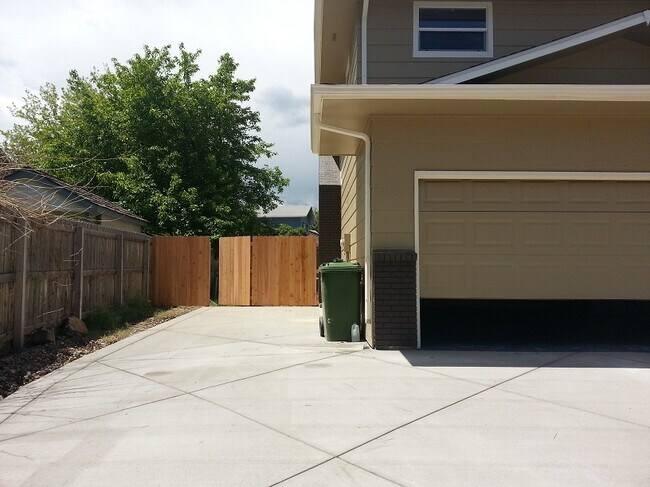 Building Photo - 3005 Marshall Ash Dr