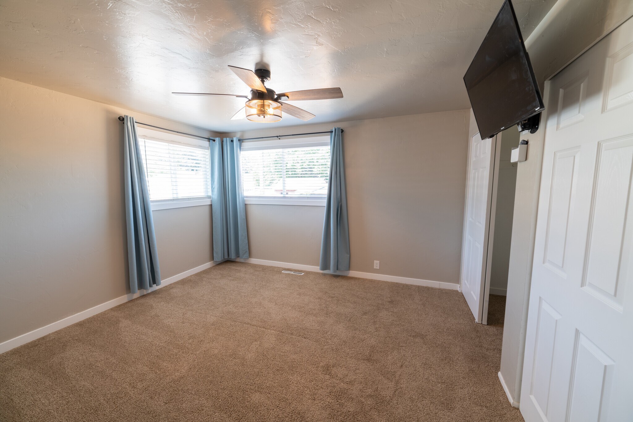 Building Photo - 4940 S Marianna Dr