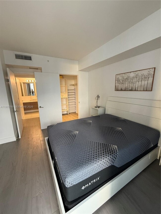 Building Photo - 1010 SW 2nd Ave