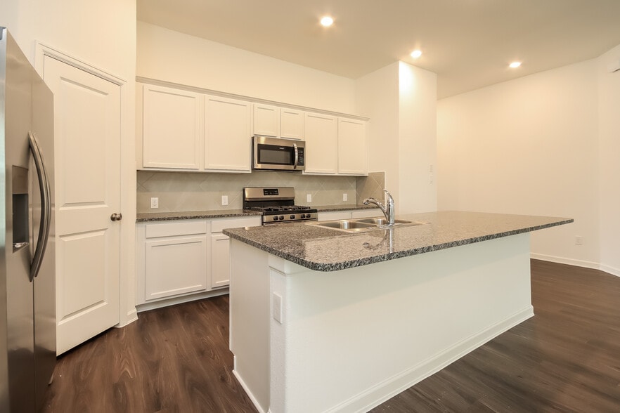 Building Photo - 5434 Tourmaline Wy