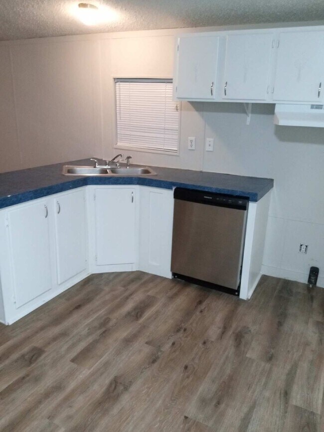 Building Photo - 3000 Poplar St