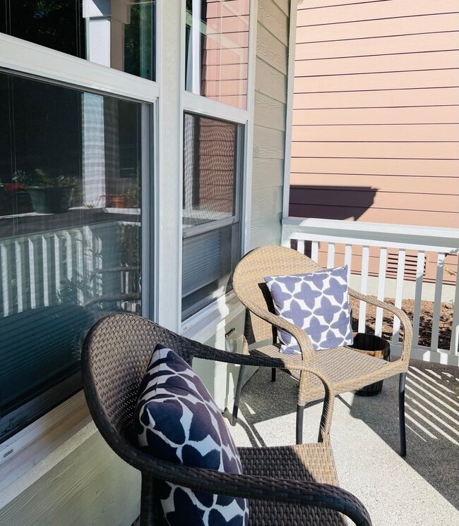 Building Photo - Fully Furnished 2 bedroom cottage in downtown Poulsbo...available starting 5-1