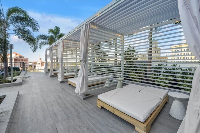 Building Photo - 400 Central Ave