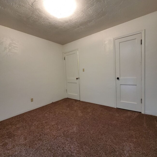 Building Photo - Cozy 2 Bed, 1 Bath Home close to Burkhart ...
