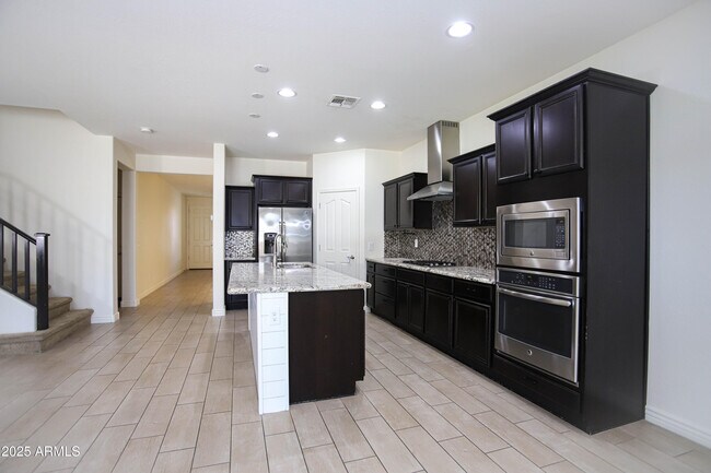 Building Photo - 1087 E Ibis St