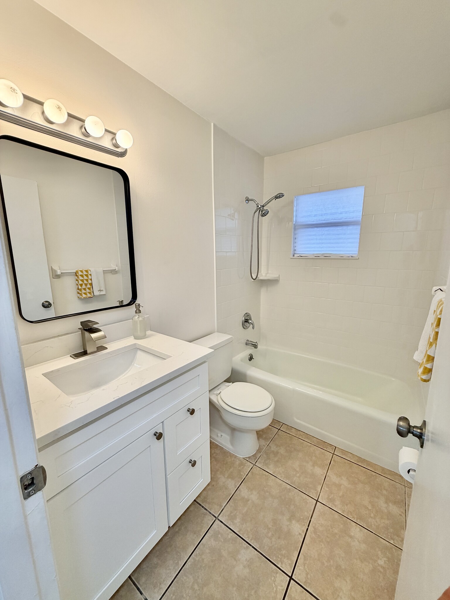 bathroom - 912 La Salle Ave
