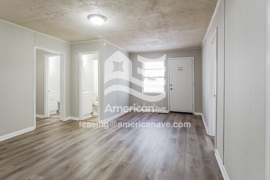 Building Photo - 1405 18th Pl SW