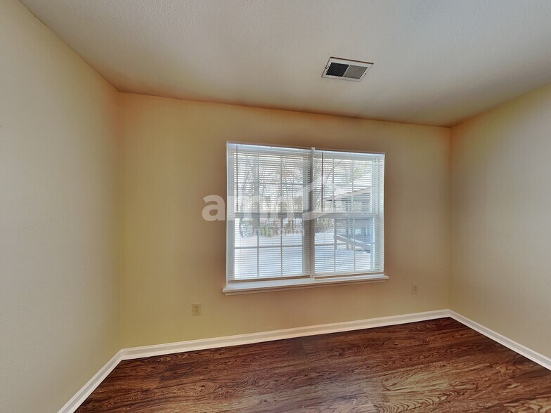 Building Photo - 18954 Prairie Crossing Dr