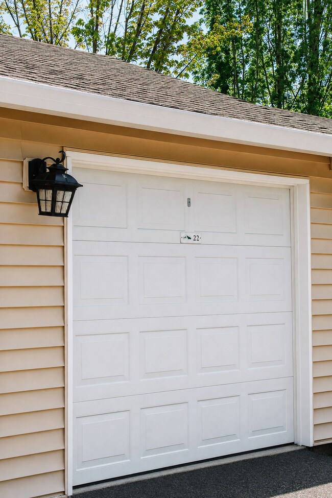 Building Photo - FREE August Rent! Spacious 1-Bedroom with Vaulted Ceilings & In-Unit Laundry!
