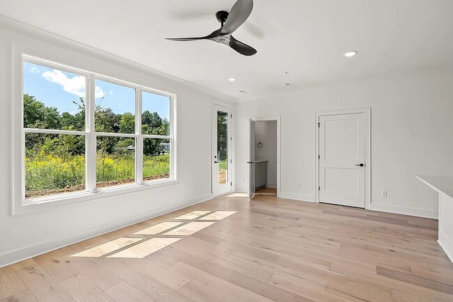 Building Photo - 809 Vickery Dr