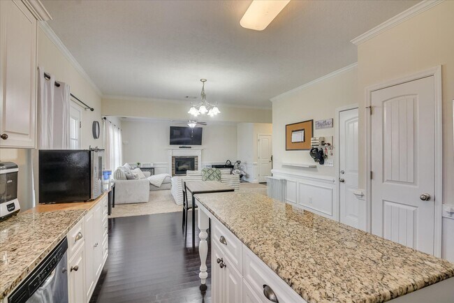 Building Photo - 2507 Kari Ln