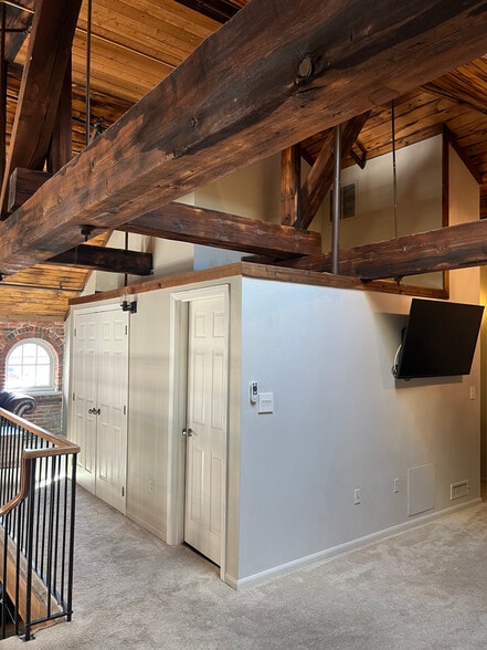 Building Photo - 51 W Blenkner St