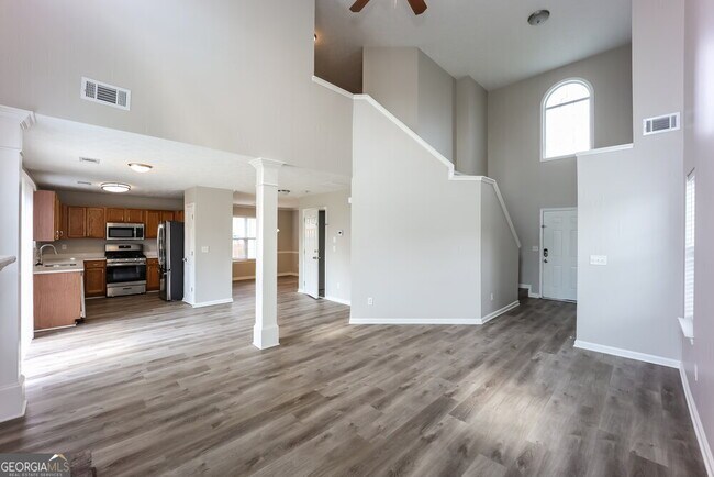 Building Photo - 7565 Woodbine Pl