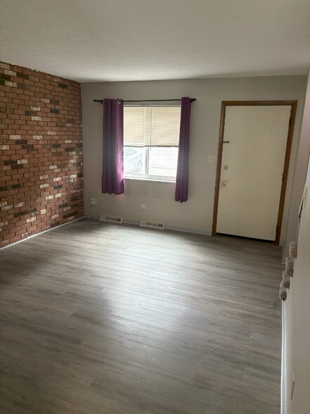 Building Photo - 2139 Glenmount Ave