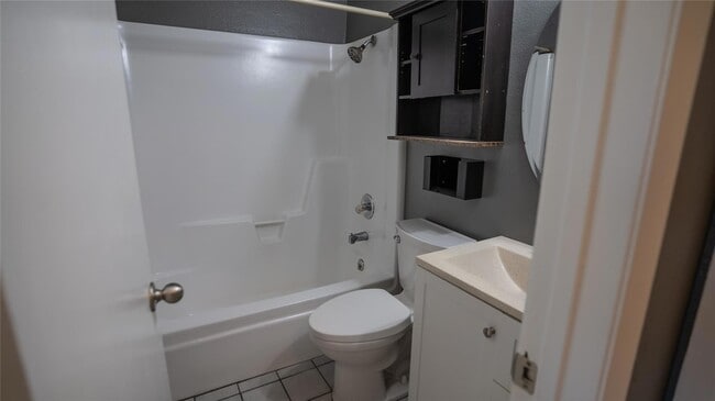 Building Photo - 10606 Topperwein Dr