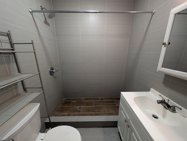 Building Photo - 105 S Albion Pl