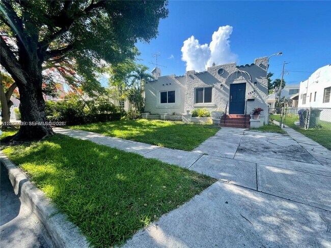 Building Photo - 1522 SW 10th St