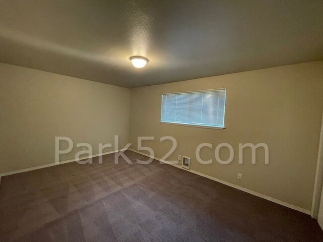 Building Photo - North Tacoma 1 Bed 1 Bath Apartment