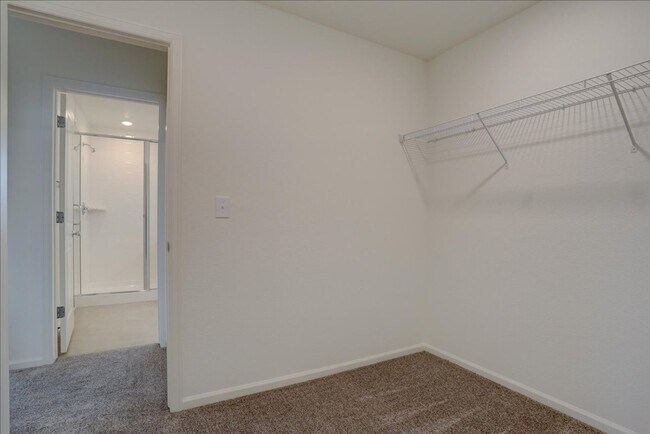 Building Photo - Available for move-in on 05/15/26- 3bed/2.5bath in Aurora!