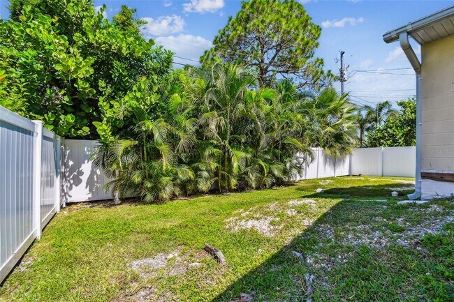 Building Photo - 1763 Montana Ave NE